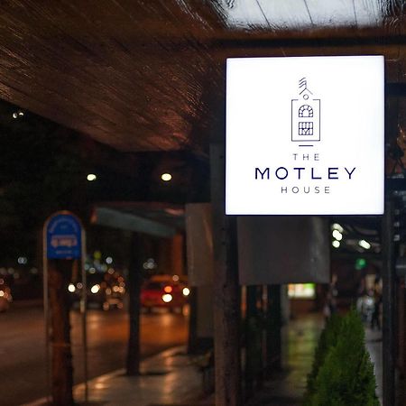 The Motley House Hostel Bangkok Exterior photo